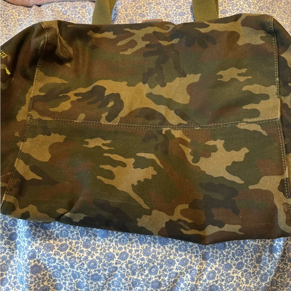 India Hicks fortune camouflage tote. Like new. Highly collectible 24x13x12
